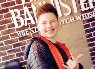 Нікіта Ачкасов Нікіта Ачкасов. Учасники третього сезону конкурсу співаків, музикантів і авторів пісень Сузір'я Україна